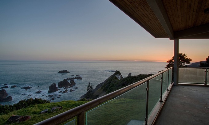 Brookings House | Stunning Modern Cliff House With Breathtaking Ocean Views