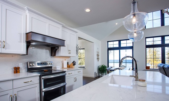 Sturgeon Bay House | Stunning modern home - Bayfront - Sunset Serenity