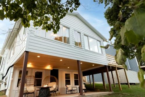 Norwood House | Stunning Modern Lakehouse with Private Boat Dock in Norwood, North Carolina