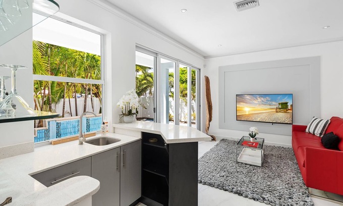 Tarpon River House | Stunning Modern Luxury Home with Pool & Roof Deck with Hot Tub