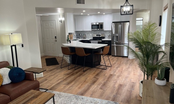 Paradise Valley Village Condo | Stunning Modern Condo Paradise Valley/Scottsdale