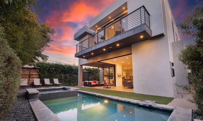 Carthay Circle House | Stunning Modern Villa - Walk to the Grove LA