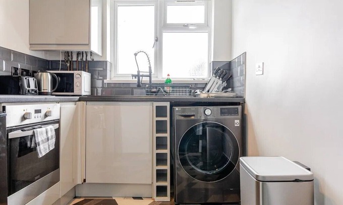 Moseley Apartment | Stunning Moseley Apartment