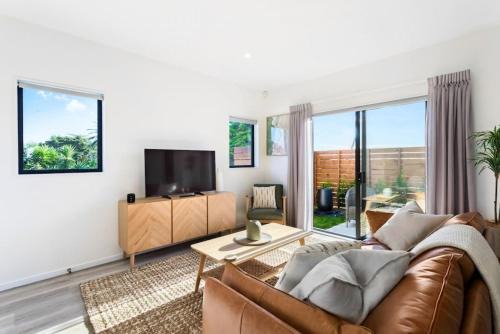 Pukekohe House | Stunning New 2BR Luxury in Pukekohe - WiFi Netflix