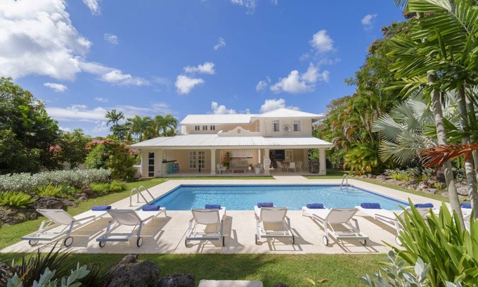 Gibbes House | Stunning New 3-bed Villa 2 Mins to Beach - Coral House