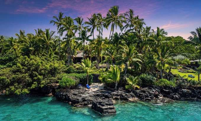 Keauhou House | Stunning Ocean Front Estate Home right on Keauhou Bay!