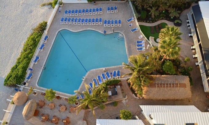 Galt Mile Resort | Stunning Ocean Escape! Pool & Spa – Steps from the Beach
