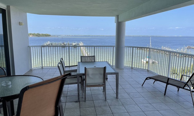 Fort Walton Beach Condo | Stunning Ocean Bay View! Family friendly SPACIOUS condo