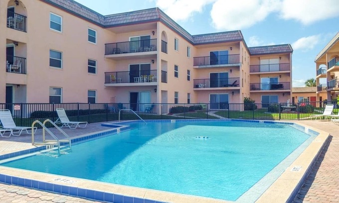 New Smyrna Beach Condo | Stunning Ocean View and Convenient Access to Pool and Beach, GROUND FLOOR Condo