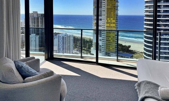 Broadbeach Apartment | Stunning Ocean Views Oracle Level 30 Parking