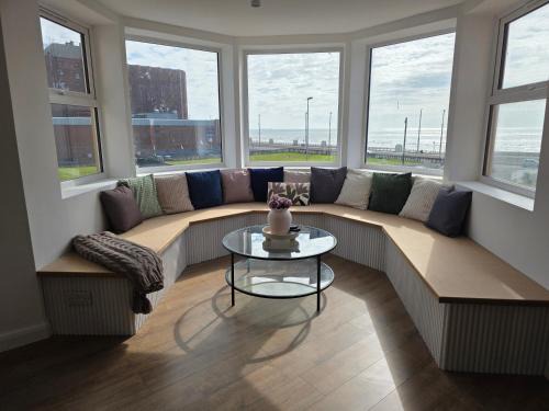 North Shore Apartment | Stunning Ocean Vista Sleeps 6 Modern New Apartment