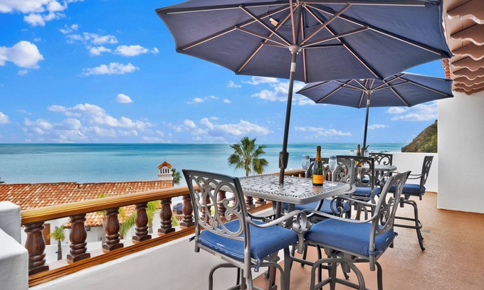 Avalon Condo | Stunning Oceanfront villa with gorgeous views!