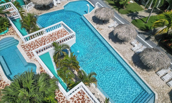 West End Condo | Stunning Oceanview Condo w/Pool Access Sunset Villas, West End, Roatan Rental