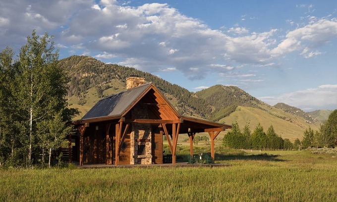 South Park Villa | Stunning One Bedroom Cabin on Private, Seven Plus Acre Parcel South of Jackson.