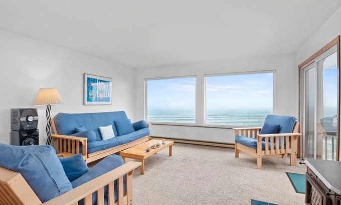 Cloverdale House | Stunning Panoramic Ocean Front Views, Single Level, Open Floor Plan, BBQ, Large Deck, Walk to Beach