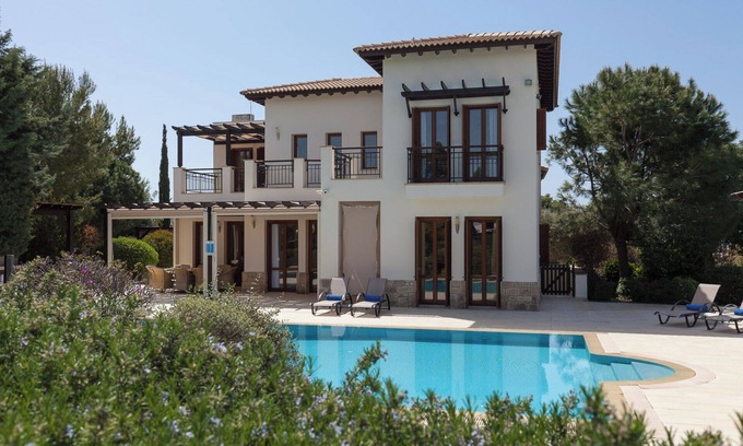 Aphrodite Hills Villa | Stunning Panoramic Views and Serene Garden Retreat Paphos Villa 1464