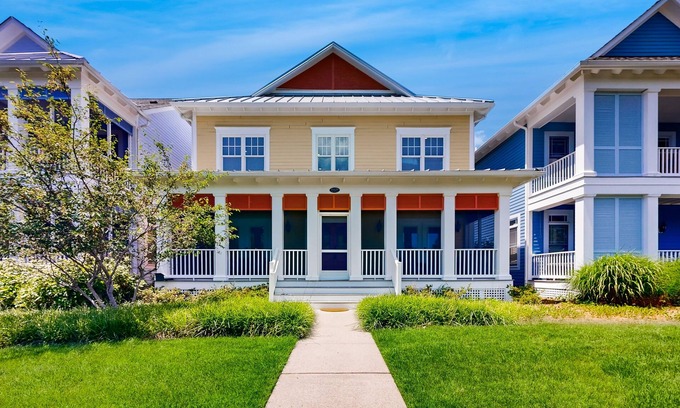 Long Neck House | Stunning Peninsula getaway with pools, hot tubs, sports courts, & on-site golf