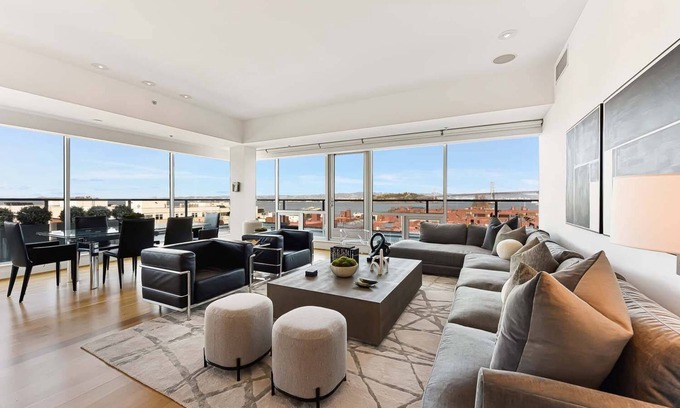 North Beach Apartment | Stunning Penthouse Apartment with Panoramic Views