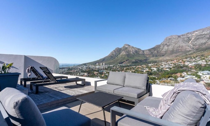 Cape Town City Centre Apartment | Stunning Penthouse with Perfect Mountain Views
