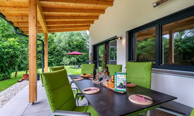 Maria Woerth House | Stunning private villa for 7 people with WIFI, TV, terrace and pets allowed
