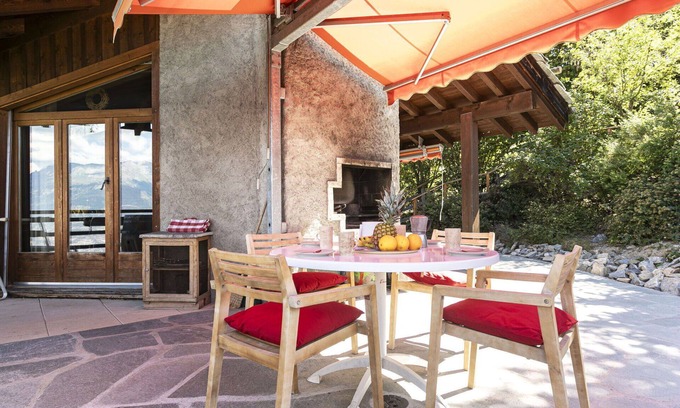 Les Mayens-de-Sion House | Stunning private villa with WIFI, private pool, TV, terrace, pets allowed and panoramic view