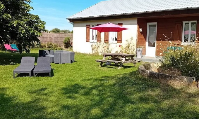 Anneville-sur-Mer House | Stunning private villa for 6 guests with WIFI, TV and pets allowed