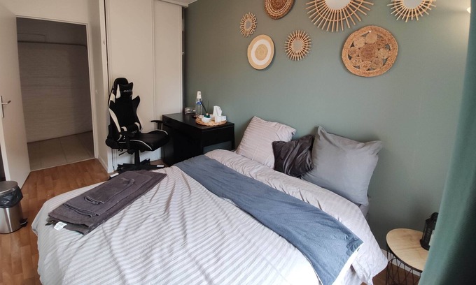 Guyancourt Apartment | Stunning private room with free parking