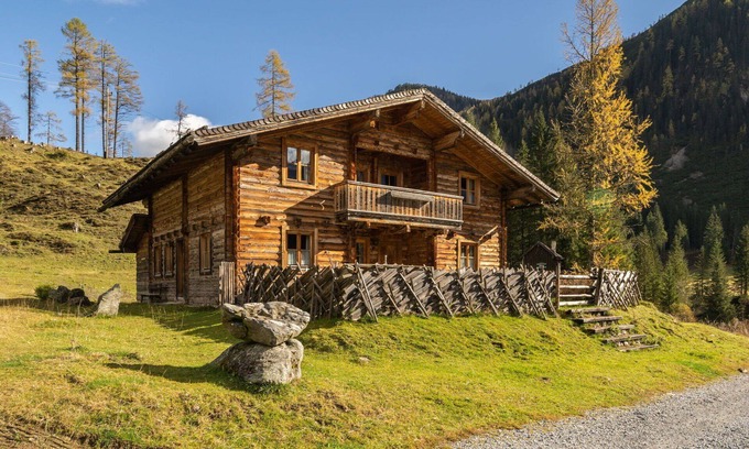 Untertauern House | Stunning private villa for 17 guests with WIFI, TV and balcony