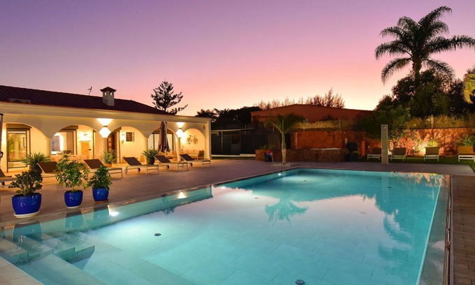 Campo Internacional Maspalomas Villa | Stunning private villa for 10 people with A/C, private pool, WIFI, TV and patio