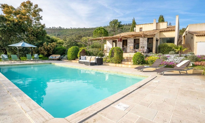La Mole House | Stunning private villa for 9 people with WIFI, private pool, A/C, TV, terrace and pets allowed