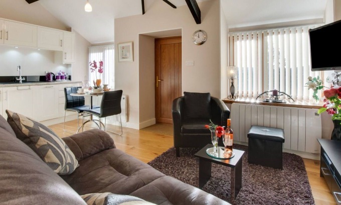 Trawsfynydd House | Stunning private villa for 2 guests with WIFI, TV, patio, panoramic view and parking