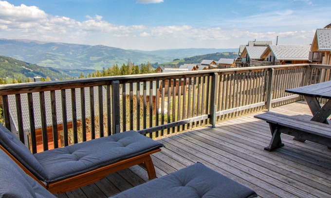 Wolfsberg House | Stunning private villa with WIFI, hot tub, TV, terrace, pets allowed and panoramic view