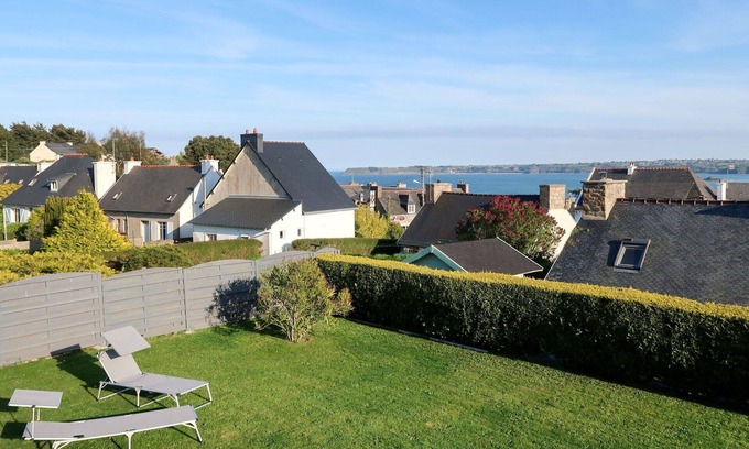 Le Ru House | Stunning private villa for 4 guests with WIFI, TV, terrace and parking