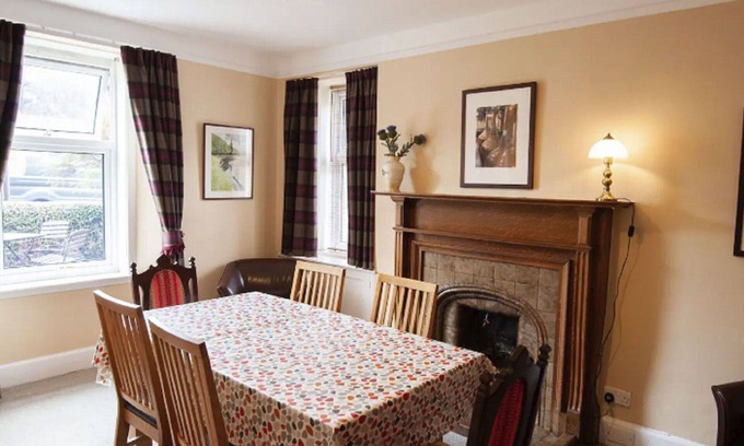 Drumnadrochit House | Stunning private villa for 6 people with WIFI, TV, patio and parking