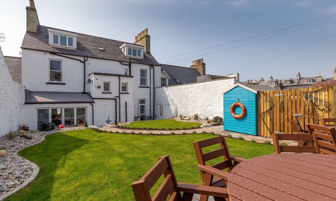 Portpatrick House | Stunning private villa for 16 guests with WIFI, TV, patio and pets allowed