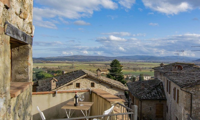 Sovicille House | Stunning private villa for 6 guests with WIFI, TV, terrace, pets allowed and panoramic view