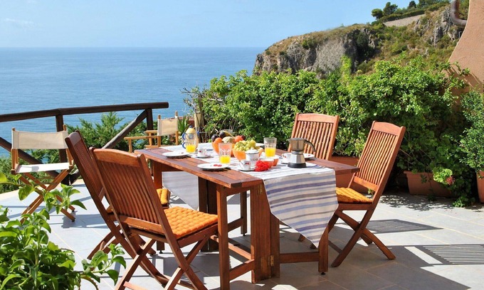 Itri House | Stunning private villa for 4 people with A/C, WIFI, TV, terrace, pets allowed and parking