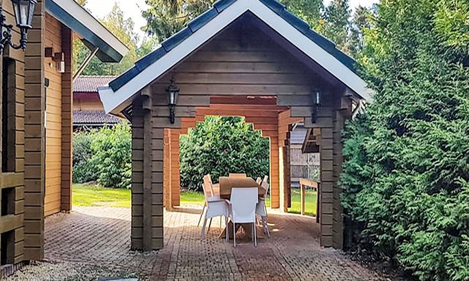 Bosgebied Hoenderloo House | Stunning private villa for 14 people with pool, WIFI, TV, terrace and parking