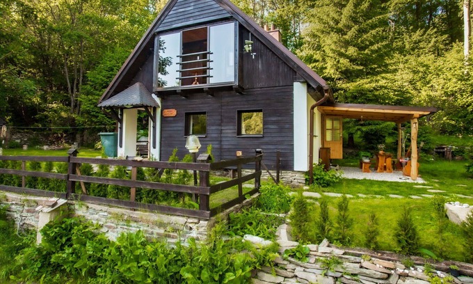 Lipno nad Vltavou Villa | Stunning private villa for 6 people with WIFI, TV, patio, pets allowed, panoramic view and parking