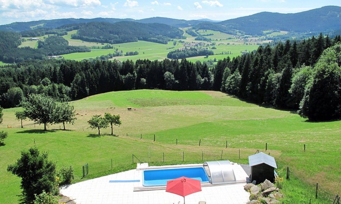 Kollnburg House | Stunning private villa with WIFI, pool, TV, terrace, pets allowed, panoramic view and parking