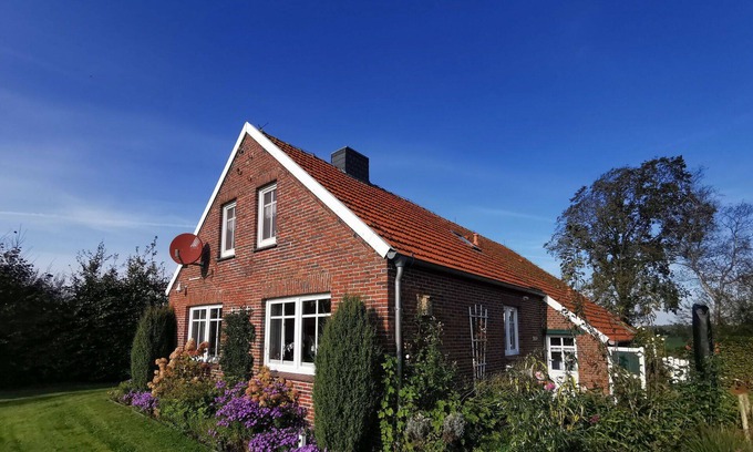 Barkholt House | Stunning private villa for 4 guests with TV and terrace