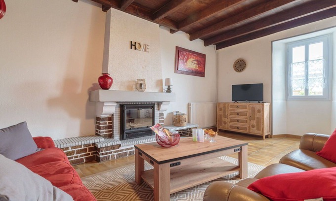 Berneuil Villa | Stunning private villa for 4 guests with WIFI, TV, terrace and pets allowed