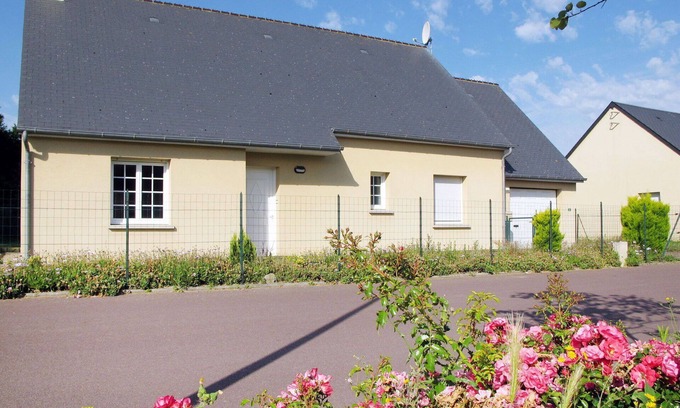 Portbail House | Stunning private villa for 4 people with WIFI, TV, terrace, pets allowed and parking