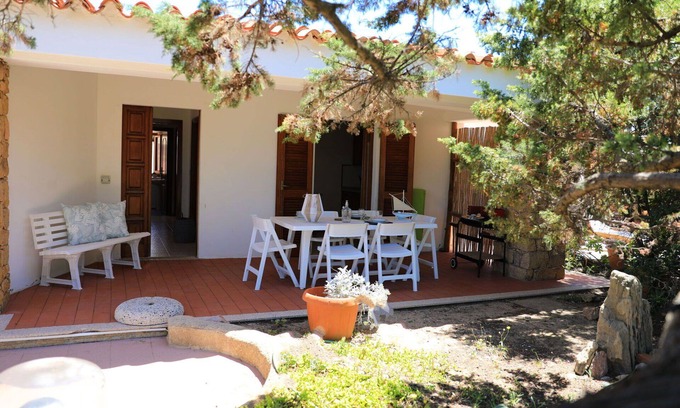 Portobello House | Stunning private villa for 6 guests with TV and parking