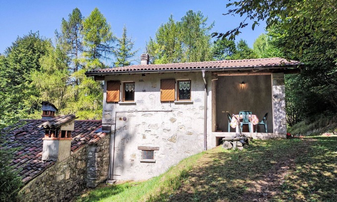 Naggio House | Stunning private villa for 4 guests with TV, terrace and panoramic view