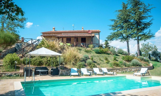 Seggiano House | Stunning private villa with WIFI, hot tub, private pool, TV, patio, pets allowed and panoramic v.