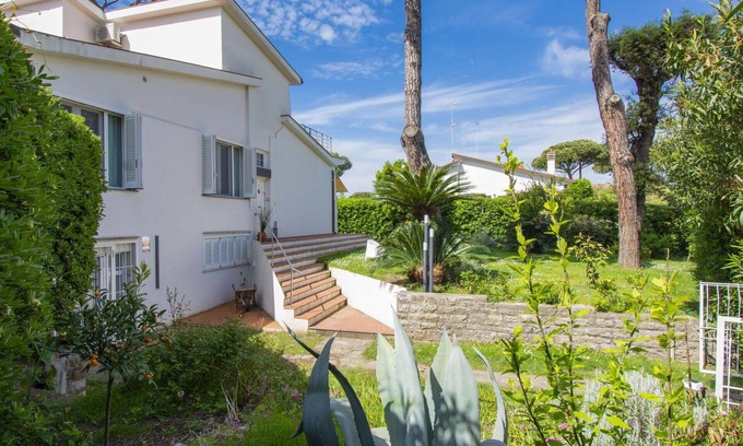 Tirrenia Villa | Stunning private villa for 6 people with A/C, hot tub, WIFI, TV, terrace and pets allowed