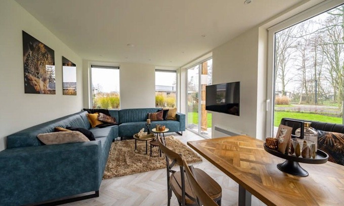 Nunspeet House | Stunning private villa for 10 people with pool, WIFI, TV, terrace and parking