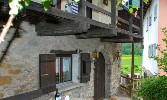 Semione House | Stunning private villa for 2 guests with WIFI, TV, patio, pets allowed, panoramic view and parking