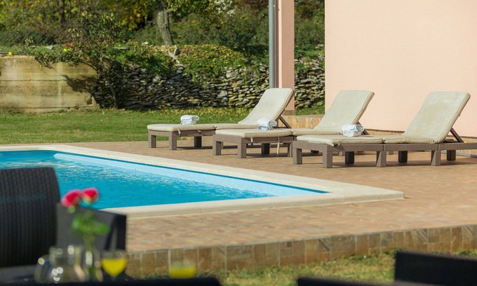 Filipana House | Stunning private villa for 6 people with private pool, A/C, WIFI, TV and terrace